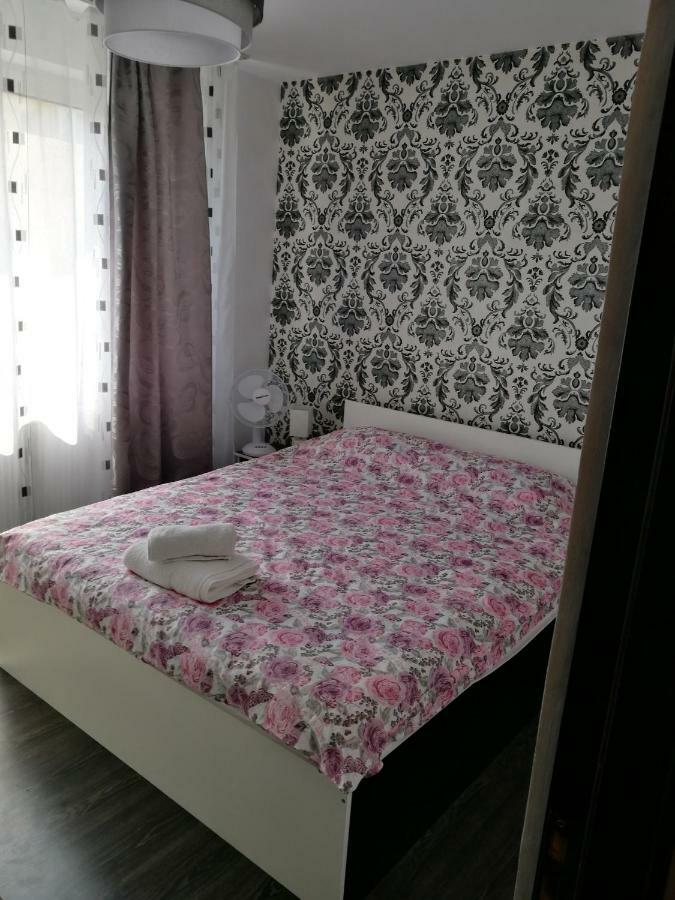 White Black Rooms Hunedoara Exterior photo