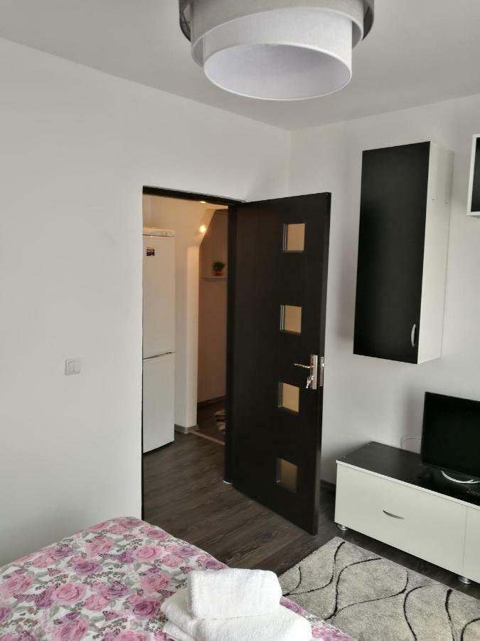 White Black Rooms Hunedoara Exterior photo